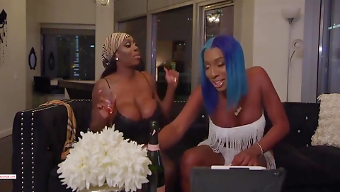 Ebony tranny wants to cum all in from the big cock